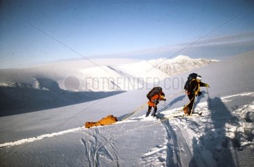 Ski -Expedition über die Gletscher von Spitzberg
