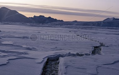 Fracture on the ice-barrier in Antartique Adélie coast