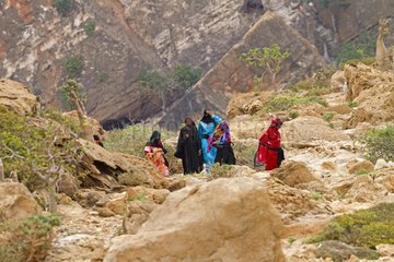 Women walking towards a village on Plateau Homhil Socotra