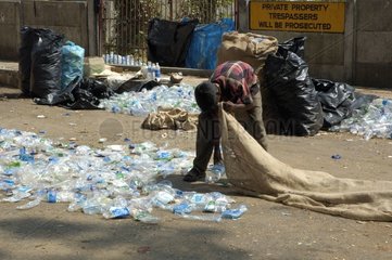 Sortieren von Plastikflaschen mit sehr Cochine in Indien