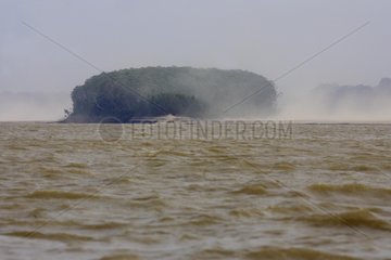 Sturm am Madre de Dios River Amazon Peru
