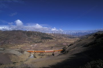 Zug auf einem hohen Plateau Peru