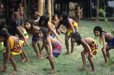 Danses traditionnelles effectuées par des enfants Panama