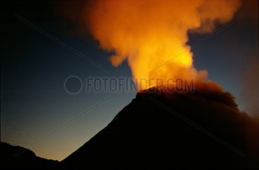 Eruption au Piton de la Fournaise Ile de la Réunion en 2001