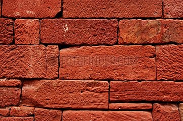 Mur de pierre en grès rouge Collonges La Rouge Corrèze