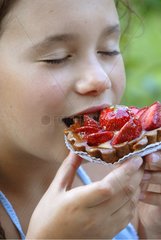 Enfant et fraises