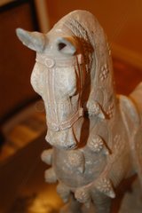 Sculpture chinoise en terre cuite représentant un cheval