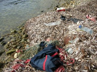 Waste on the Mediterranean coast to Villefranche-sur-Mer
