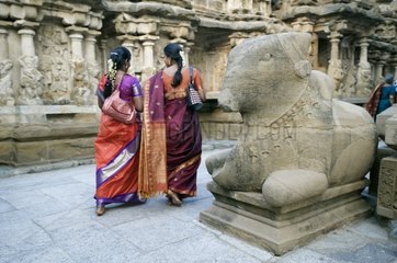 Women in saris in the Kanchi Kailasanathar Temple in India