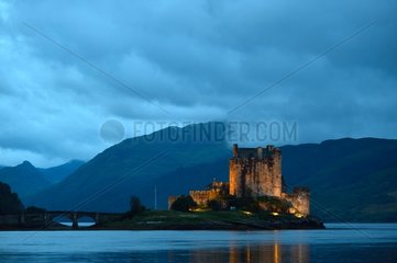 Eilean Donan castle at dusk - Scotland UK