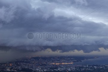 Arcus front of a line over stormy Geneva