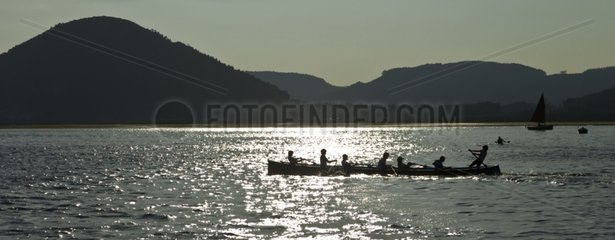 Rowing on Bahía de Santoña in Cantabria Espagne