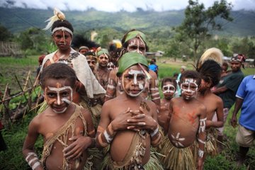Boys with body paint Papua New-Guinea