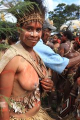 Women with waist-shell Papua New-Guinea