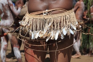 Man with waist-shell Papua New-Guinea