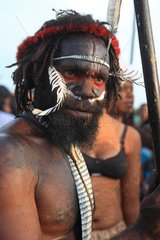 Man with headdress and body paint New-Guinea