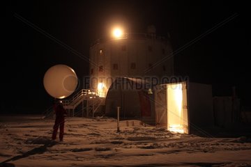 Release of Concordia balloon Station Antarctica