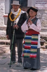 Das tibetische Paar bei einer religiösen Zeremonie  Katmandu