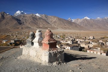 Stupa and village Pipiting Zanskar Ladakh Himalayas India