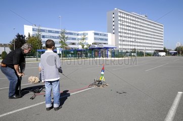 Launching a water rocket in a parking France