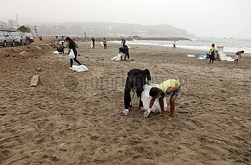 PERU-LIMA-Tag des Meeres-BEACH CLEANUP