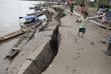 PERU-YURIMAGUAS-EARTHQUAKE A child walks near a crack on the ground caused by a quake in Puerto Santa Gema