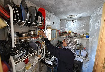 SYRIAN FAMILY-HOME SYRIEN-HOMS-VERTRIEBENE