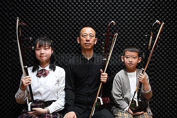 CHINA-GANSU musikalische INSTRUMENTS-ERHU (CN)