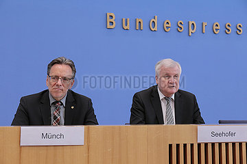 Bundespressekonferenz zum Thema: Fallzahlen fuer die Politisch Motivierte Kriminalitaet (PMK)  360-berlin