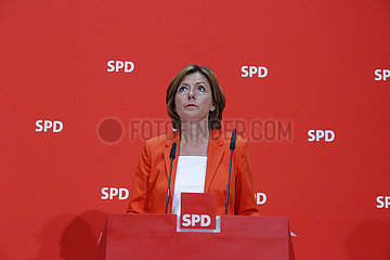 Vorstellung eines kommissarischen Fuehrungstrios  das den SPD-Vorsitz bis zur Neuwahl vertritt  Willy-Brandt-Hau 360-berlin