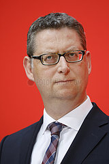 Vorstellung eines kommissarischen Fuehrungstrios  das den SPD-Vorsitz bis zur Neuwahl vertritt  Willy-Brandt-Hau 360-berlin