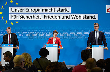 Berlin  Deutschland - Annegret Kramp-Karrenbauer  Manfred Weber und Markus Soeder bei einer Pressekonferenz.