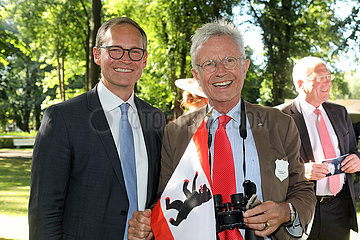 Hoppegarten  Deutschland  Michael Mueller (SPD)  Regierender Buergermeister von Berlin (links) und Wilhelm von Boddien  Chef des Foerdervereins fuer den Wiederaufbau des Berliner Schlosses