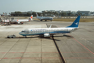 Singapur  Republik Singapur  B737 Passagierflugzeug der Xiamen Air auf dem Flughafen Changi
