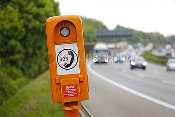 SOS Notrufsaeule auf der Autobahn A2  Nordrhein-Westfalen  Deutschland