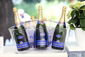 Hoppegarten  Deutschland  Champagnerflaschen der Marke Pommery