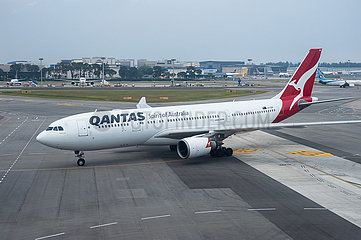 Singapur  Republik Singapur  Airbus A330 Passagierflugzeug der Qantas auf dem Flughafen Changi