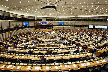 Bruessel  Region Bruessel-Hauptstadt  Belgien - Sitzungssaal des Europaparlaments mit Abgeordneten.