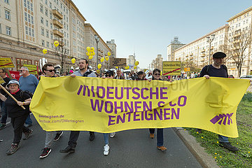 Berlin  Deutschland - Gemeinsam gegen Verdraengung und Mieterwahnsinn