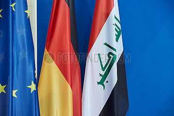 Berlin  Deutschland - EU-Flagge  deutsche und irakische Nationalflagge.