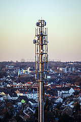 Mobilfunkmast im Wohngebiet  Herten  Ruhrgebiet  Nordrhein-Westfalen  Deutschland  Europa