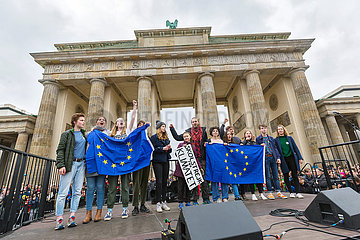 Berlin  Deutschland - FridaysForFuture  Greta Thunberg und Luisa Neubauer