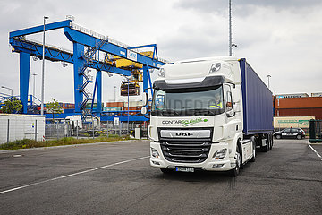 Elektro-Truck  Duisburger Hafen  Ruhrgebiet  Nordrhein-Westfalen  Deutschland