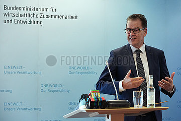 Berlin  Deutschland - Dr. Gerd Mueller  Minister fuer wirtschaftliche Zusammenarbeit und Entwicklung.