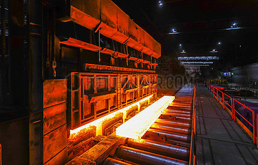 ThyssenKrupp Steel  Stahlproduktion im Huettenwerk  Duisburg  Ruhrgebiet  Nordrhein-Westfalen  Deutschland  Europa