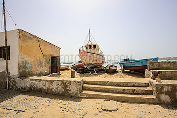 Fischerboote am Stadtstrand  Praia de Diante  Sal Rei  Boa Vista  Kapverden