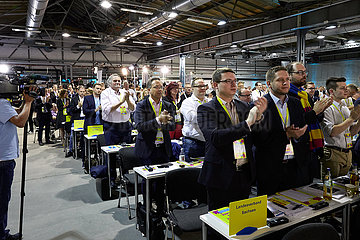 Berlin  Deutschland - Delegierte der FDP applaudieren auf dem Bundesparteitag.