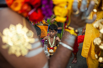 Singapur  Republik Singapur  Junge beim Thaipusam-Fest in Little India