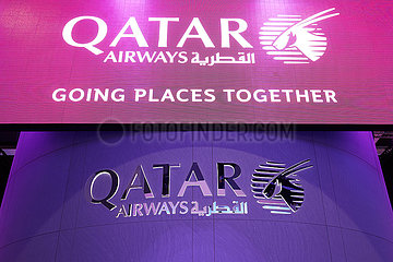 Berlin  Deutschland - Logo der Fluggesellschaft QATAR Airways.