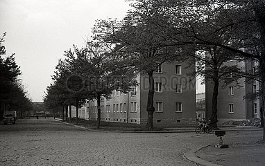 Dresden  DDR  Stadtansicht. Neubauten im Stadtteil Striesen